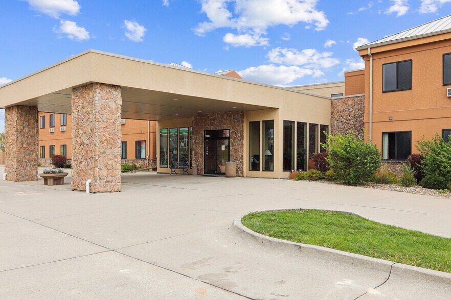 4222 S 22nd Ave E, Newton, IA for sale - Building Photo - Image 1 of 1