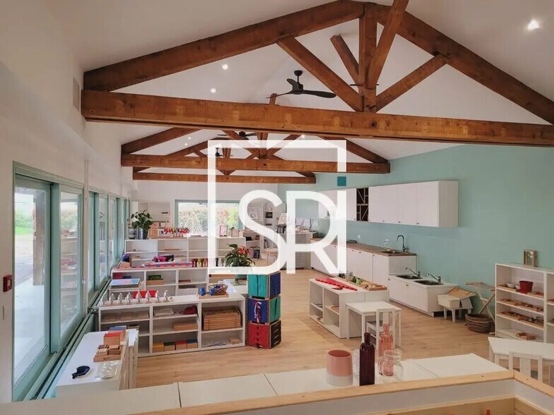 Office in Vichy for lease - Building Photo - Image 3 of 12