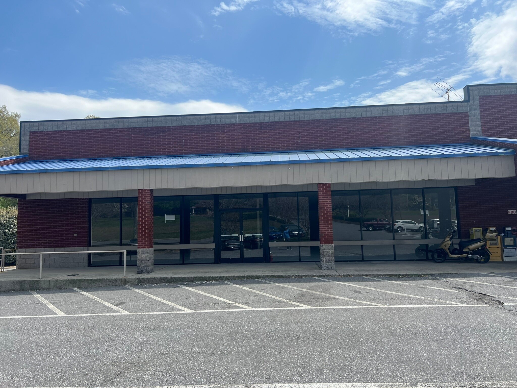 629 W Main Ave, Taylorsville, NC for lease Interior Photo- Image 1 of 3