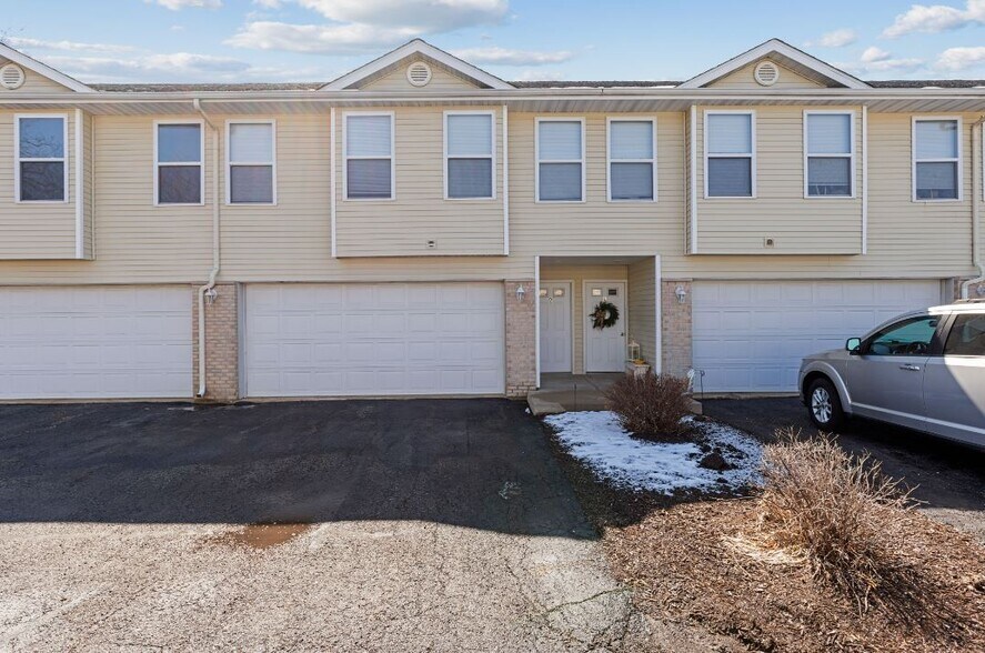 13517-13519 Harvest Way, Poplar Grove, IL for sale - Primary Photo - Image 1 of 1