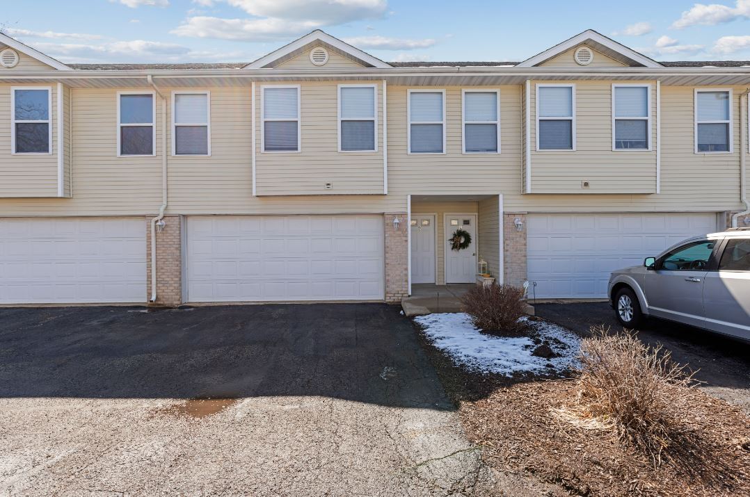 13517-13519 Harvest Way, Poplar Grove, IL for sale Primary Photo- Image 1 of 1