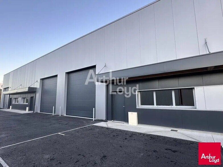 Flex in Laillé for sale - Building Photo - Image 3 of 5