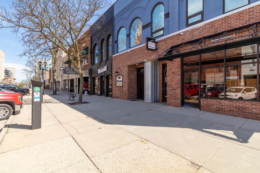 227-229 S Washington Sq, Lansing, MI for sale - Building Photo - Image 3 of 58