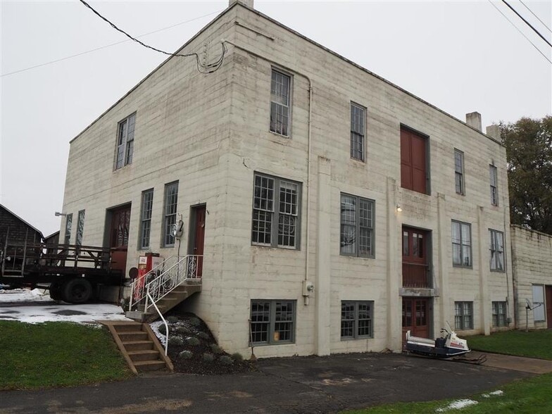 336 N Spring St, Columbus, WI for sale - Building Photo - Image 3 of 20