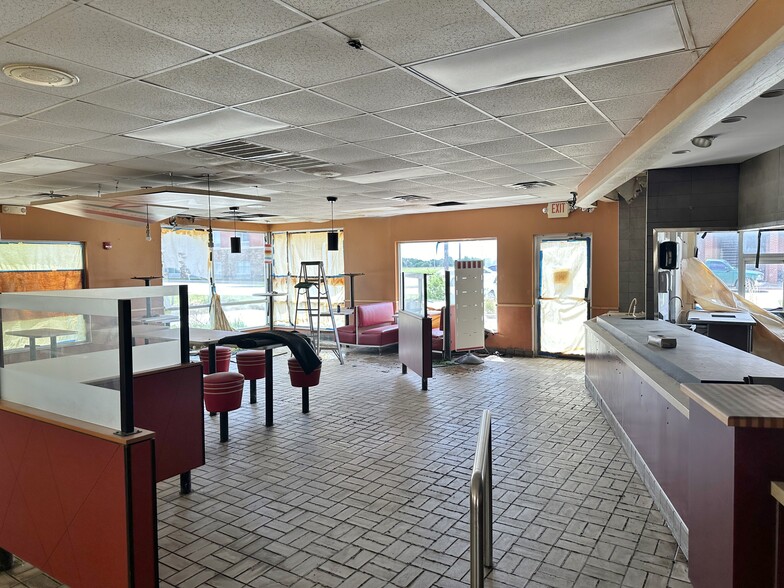 4505 W Doolin Ave, Blackwell, OK for lease - Interior Photo - Image 2 of 6