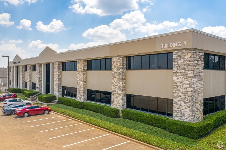 2550 Beckleymeade Ave, Dallas, TX for lease - Building Photo - Image 1 of 4