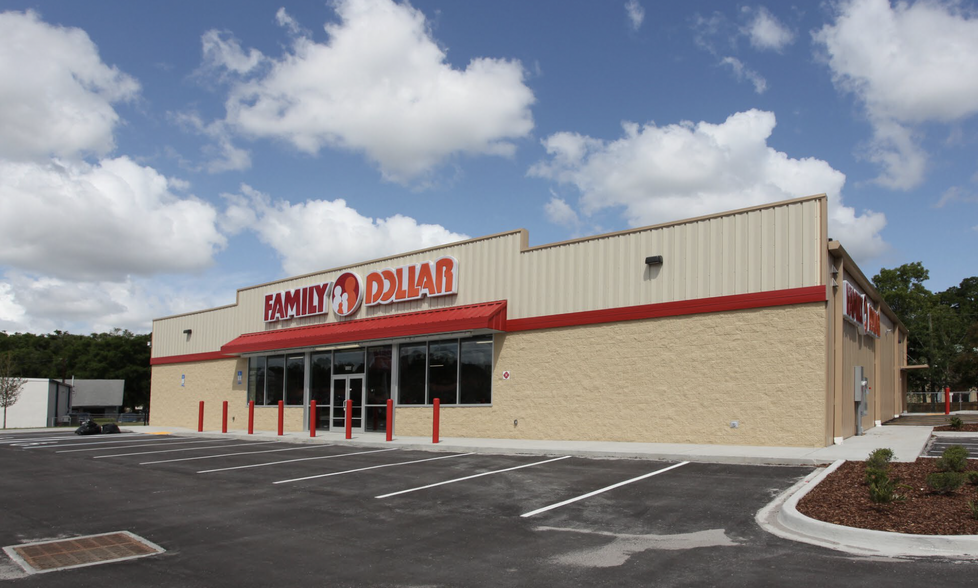 1556 Monument Rd, Jacksonville, FL for lease - Building Photo - Image 1 of 8