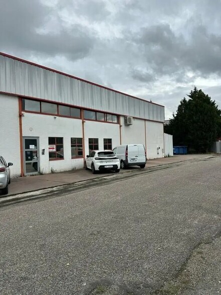 Industrial in Pessac for lease - Building Photo - Image 3 of 4