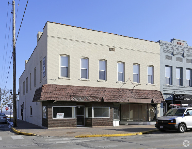 301-305 E Main St, Menomonie, WI for sale - Primary Photo - Image 1 of 1