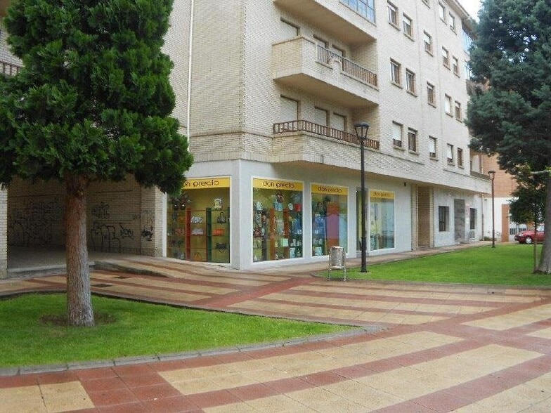 Retail in La Robla for sale - Building Photo - Image 1 of 3