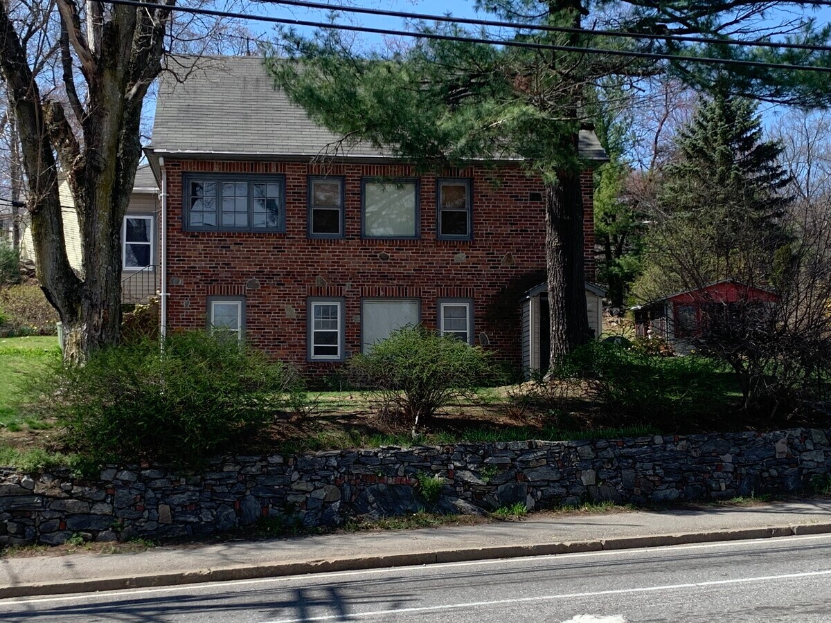 1134 Grafton St, Worcester, MA 01604