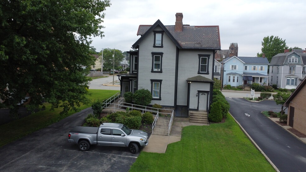 438 Depot St, Latrobe, PA for lease - Building Photo - Image 3 of 15