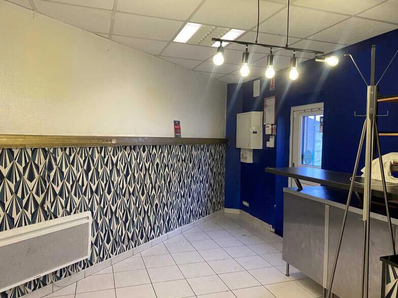 Flex in Lille for lease - Interior Photo - Image 2 of 7