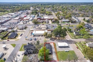 214 N Newsom St, Mineola TX - Retail Space