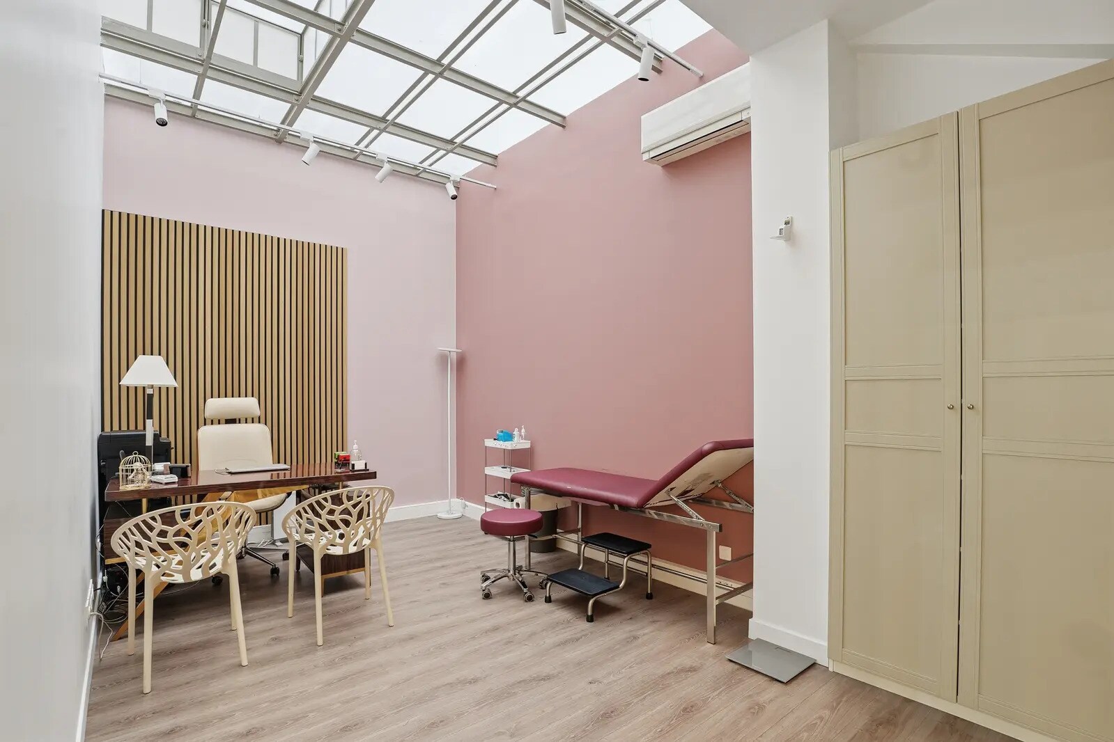 Office in Paris for sale Interior Photo- Image 1 of 6