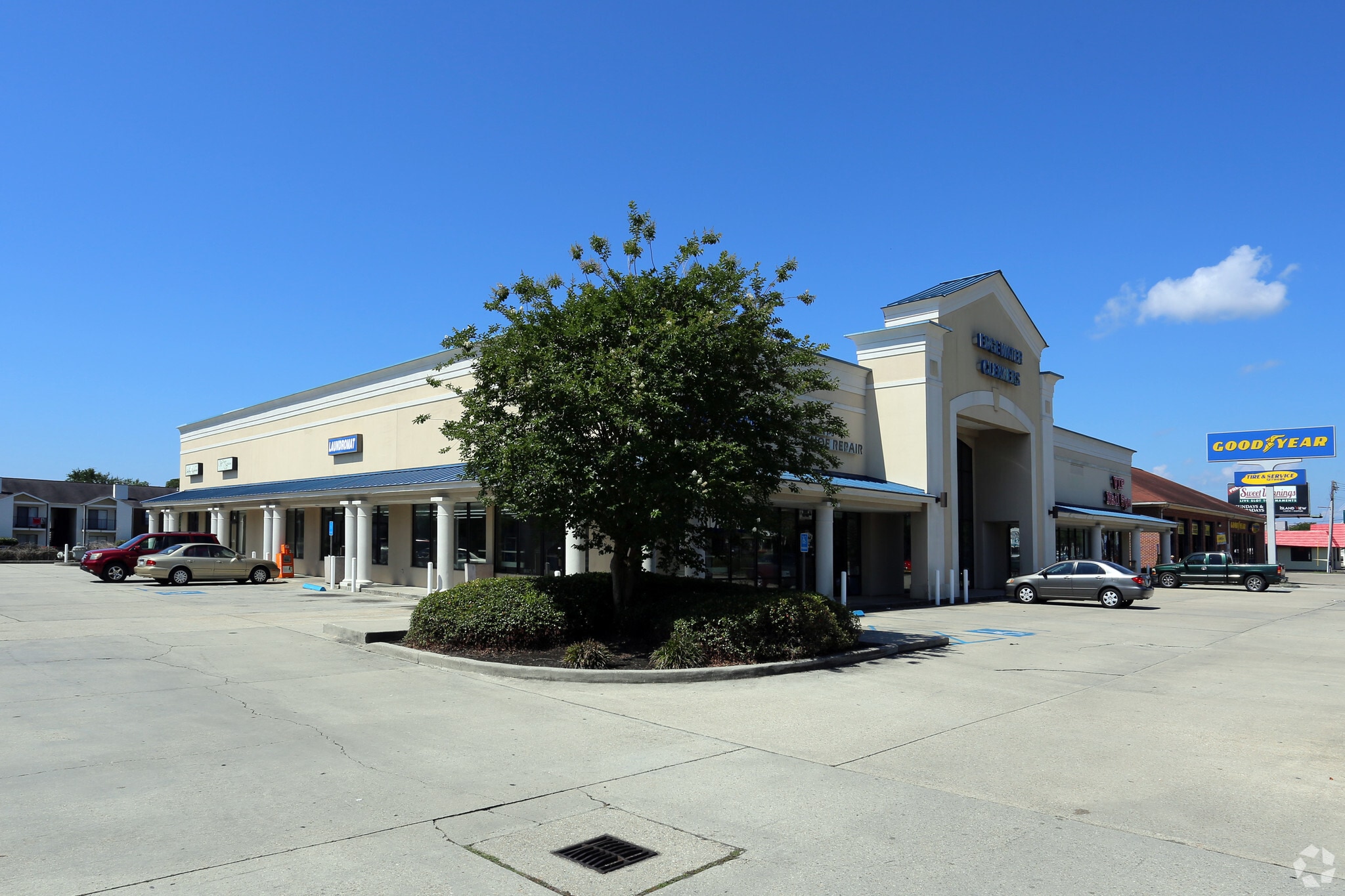 2575 Pass Rd, Biloxi, MS 39531