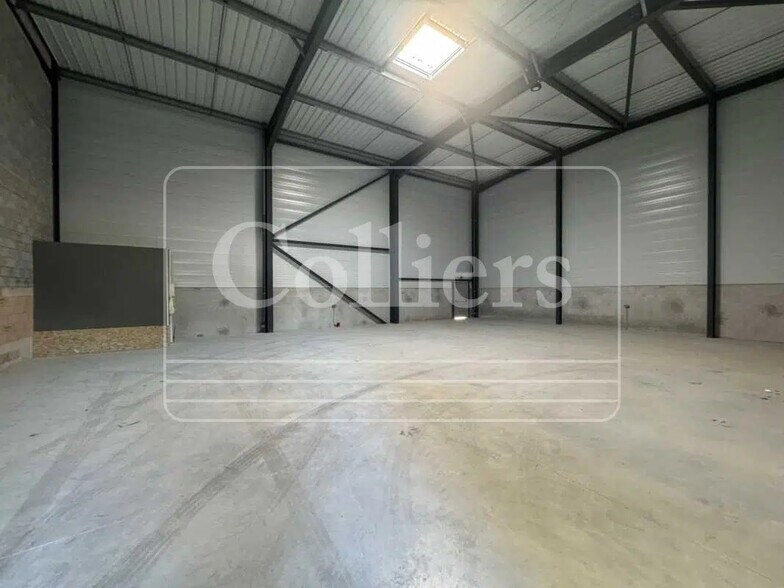 Flex in Signes for lease - Interior Photo - Image 2 of 3