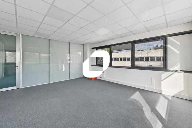 Office in Roissy-en-France for lease - Interior Photo - Image 3 of 12