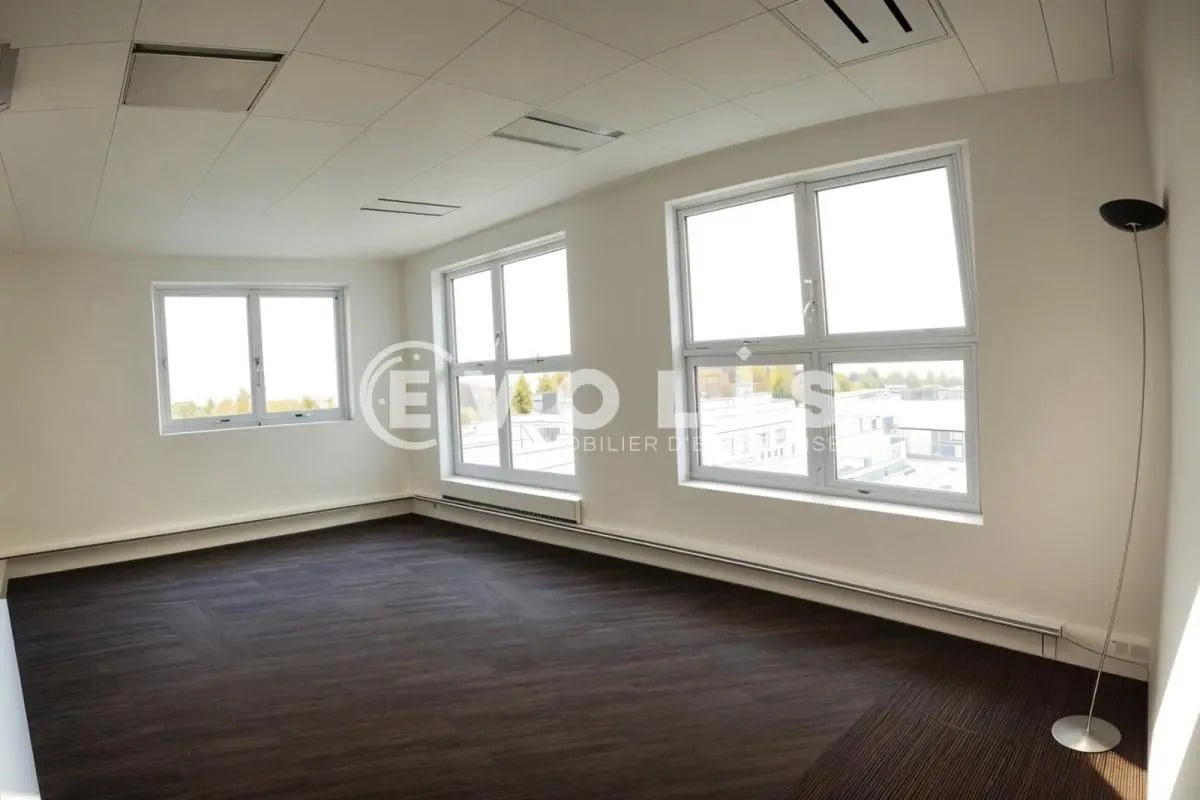 Office in Villiers-sur-Marne for lease Building Photo- Image 1 of 32