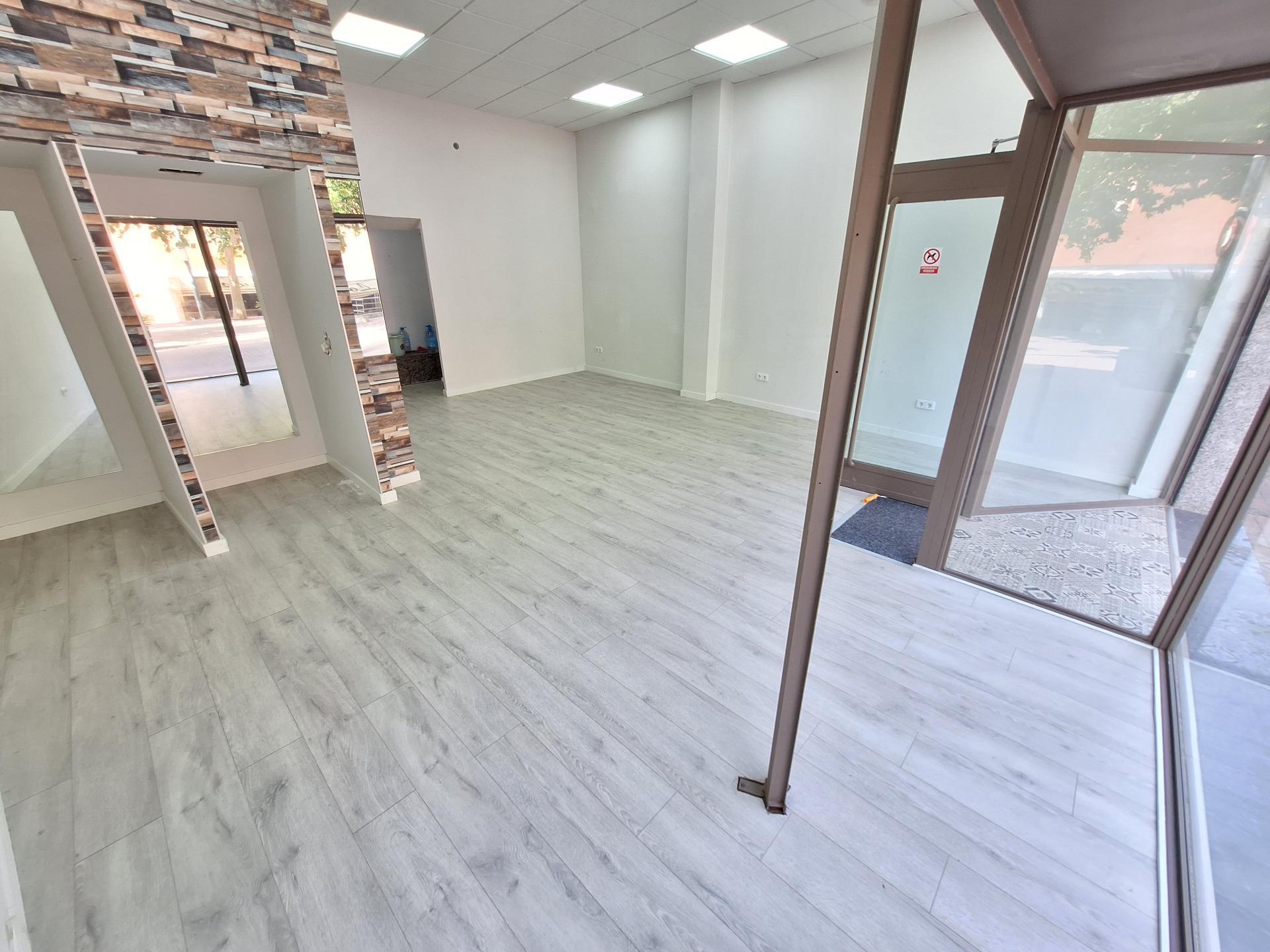 Retail in Santa Margarida de Montbui, Barcelona for lease Interior Photo- Image 1 of 8