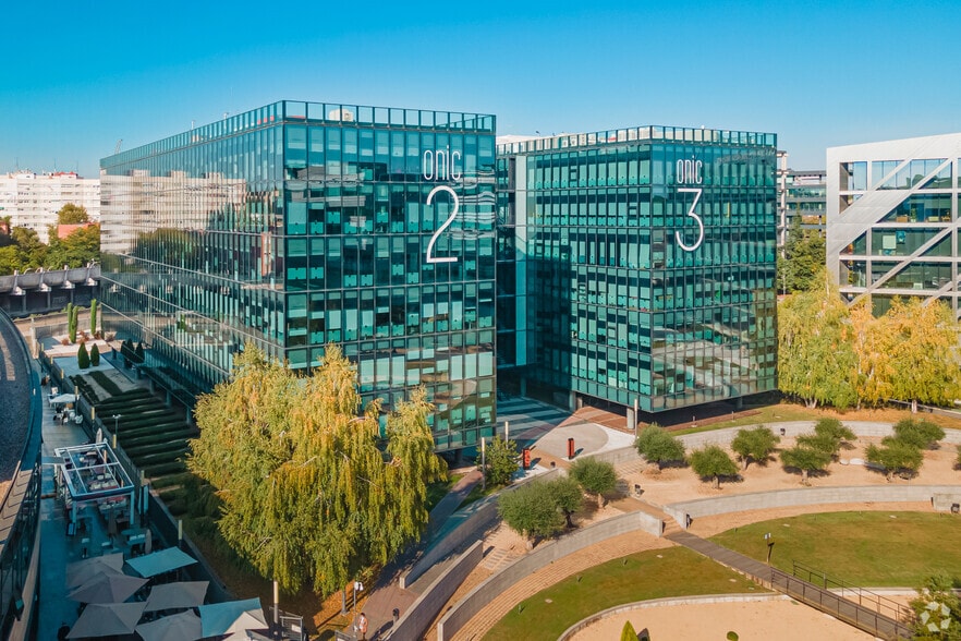 Calle Vía de los Poblados, 3, Madrid, Madrid for lease - Building Photo - Image 2 of 5