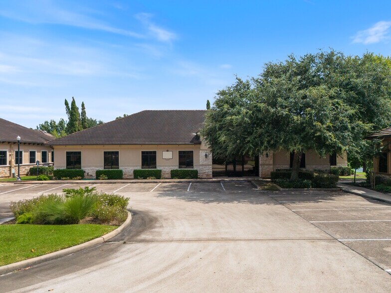 4610 Riverstone Blvd, Missouri City, TX for lease - Building Photo - Image 1 of 39