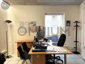 Office in Décines-Charpieu for lease Interior Photo- Image 1 of 7