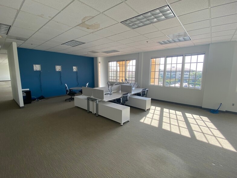 771 E Daily Dr, Camarillo, CA for lease - Interior Photo - Image 3 of 16