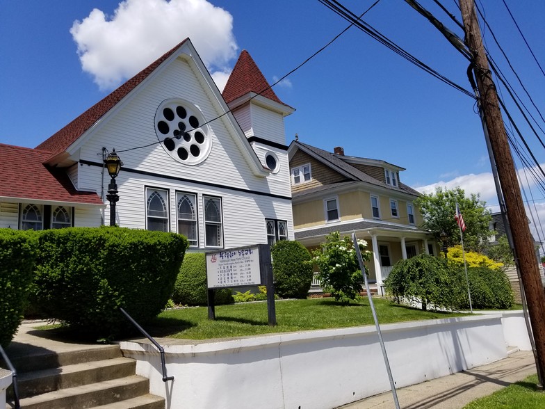 10 Carlton Ave, Port Washington, NY for sale - Primary Photo - Image 1 of 1
