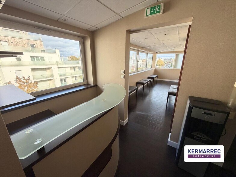 Office in Vannes for lease - Interior Photo - Image 1 of 4