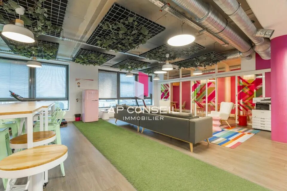 Office in Versailles for sale Building Photo- Image 1 of 7