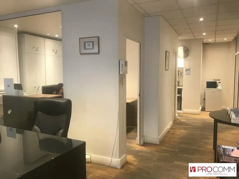 Flex in Vincennes for sale - Building Photo - Image 3 of 6