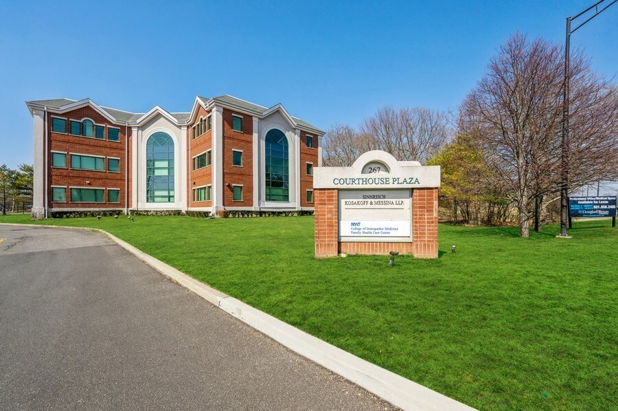 267 Carleton Ave, Central Islip, NY 11722 Courthouse Plaza