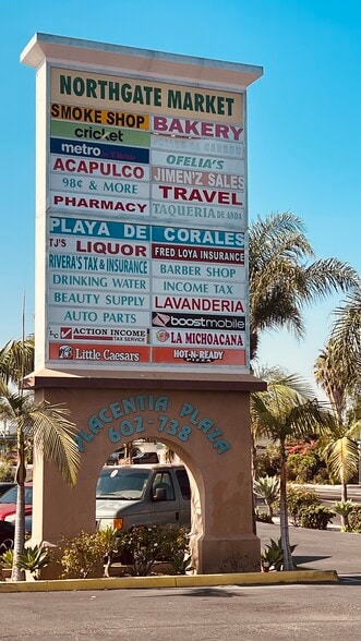 714-720 W Chapman Ave, Placentia, CA for lease - Building Photo - Image 3 of 5