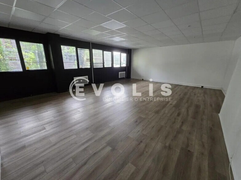 Office in Villebon-sur-Yvette for lease - Interior Photo - Image 3 of 8
