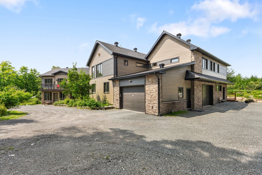 57 Rue Allan, Brownsburg-chatham, QC for sale - Building Photo - Image 2 of 67