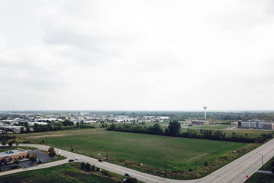 900 N McCarthy Rd, Appleton, WI for sale - Building Photo - Image 3 of 5