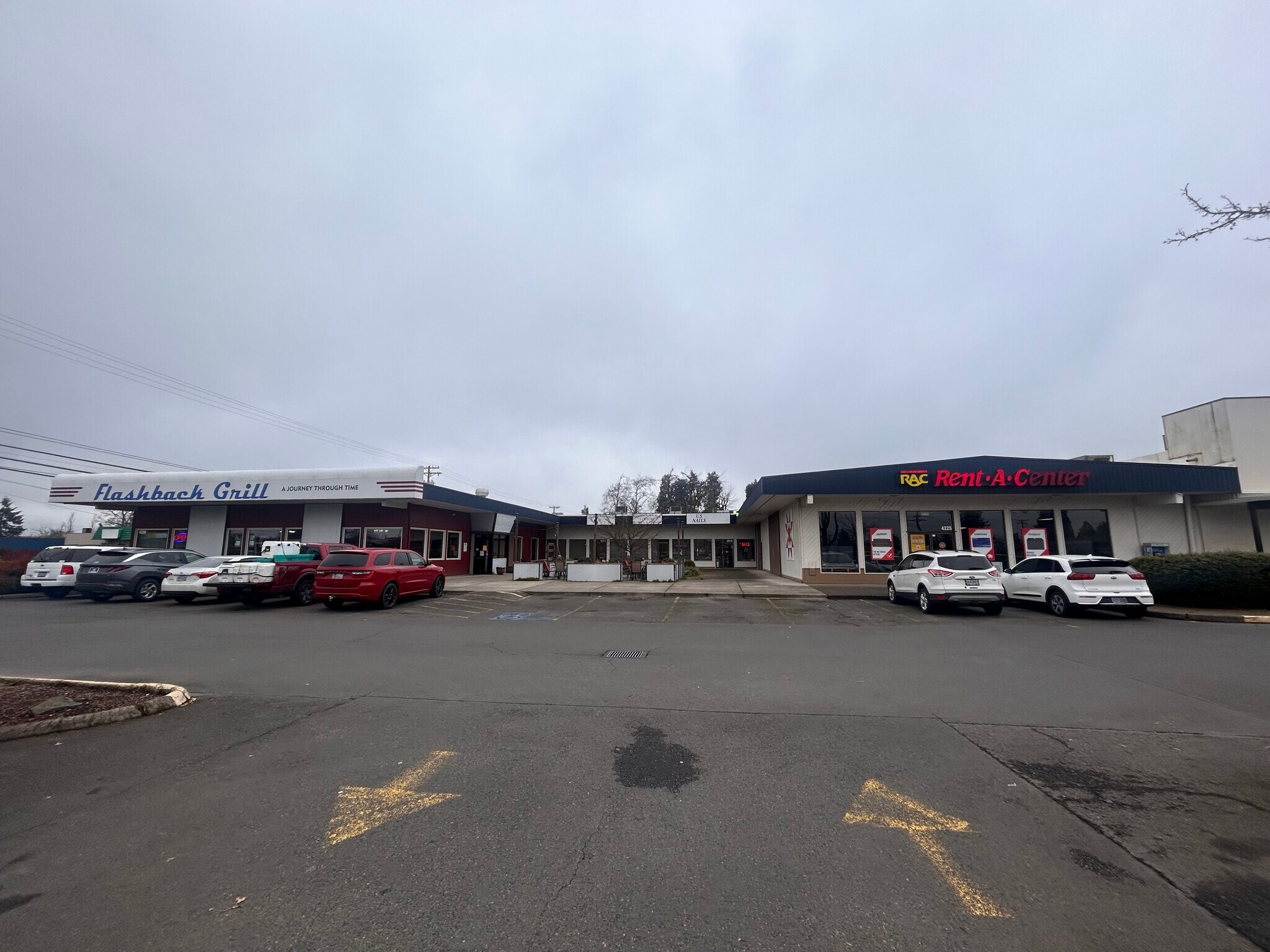 4205-4229 Main St, Springfield, OR for lease Building Photo- Image 1 of 11
