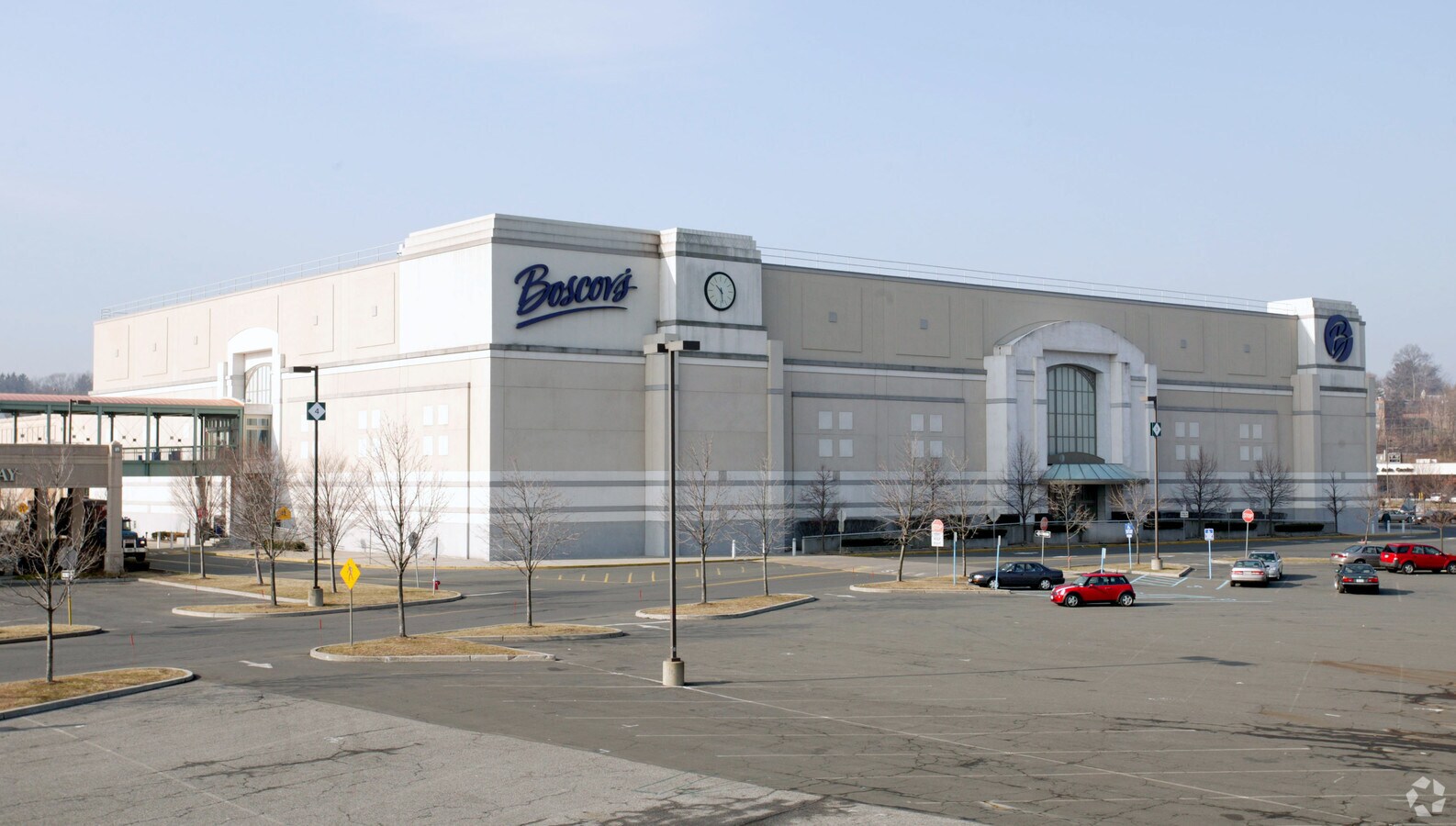 200 Nanuet Mall S, Nanuet, NY 10954 RTL Nanuet