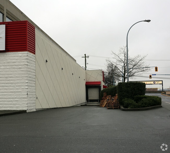 780 Tolmie Ave, Victoria, BC for lease - Building Photo - Image 2 of 4