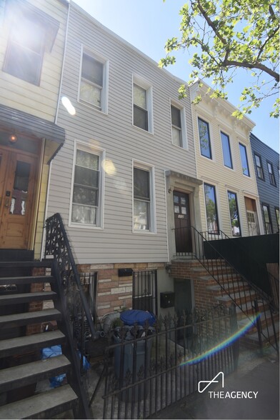 112 Hall St, Brooklyn, NY for sale - Primary Photo - Image 1 of 13