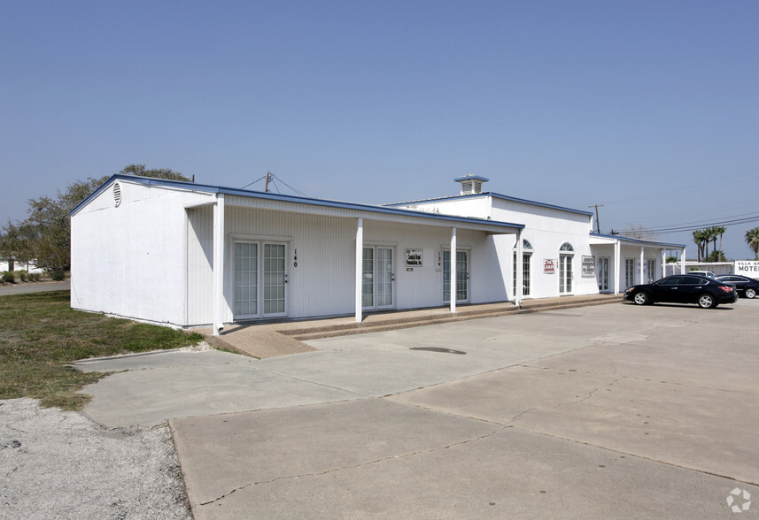 126-140 W Cleveland Blvd, Aransas Pass, TX for sale - Building Photo - Image 3 of 7