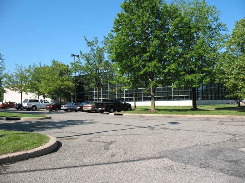 300 International Dr, Mount Olive, NJ for lease - Building Photo - Image 2 of 8