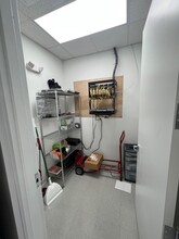 15121 NW 67th Ave, Miami Lakes, FL for lease Interior Photo- Image 1 of 5