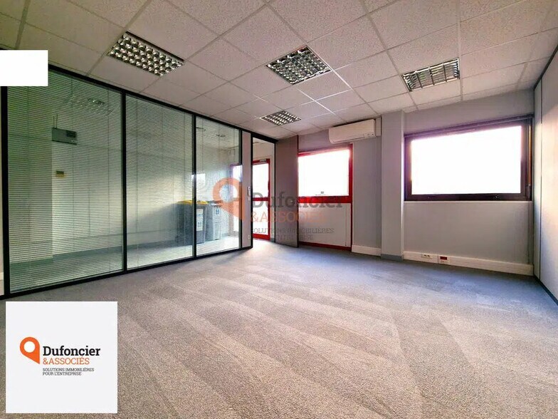 Office in Poitiers for lease - Interior Photo - Image 1 of 3