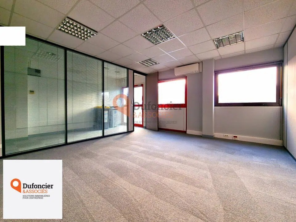 Office in Poitiers for lease Interior Photo- Image 1 of 4