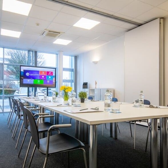 Marsh Ln, Preston for lease - Interior Photo - Image 3 of 52