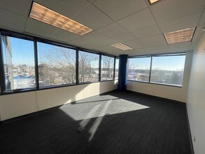 18W200 W 22nd St, Oakbrook Terrace, IL for lease Interior Photo- Image 2 of 7