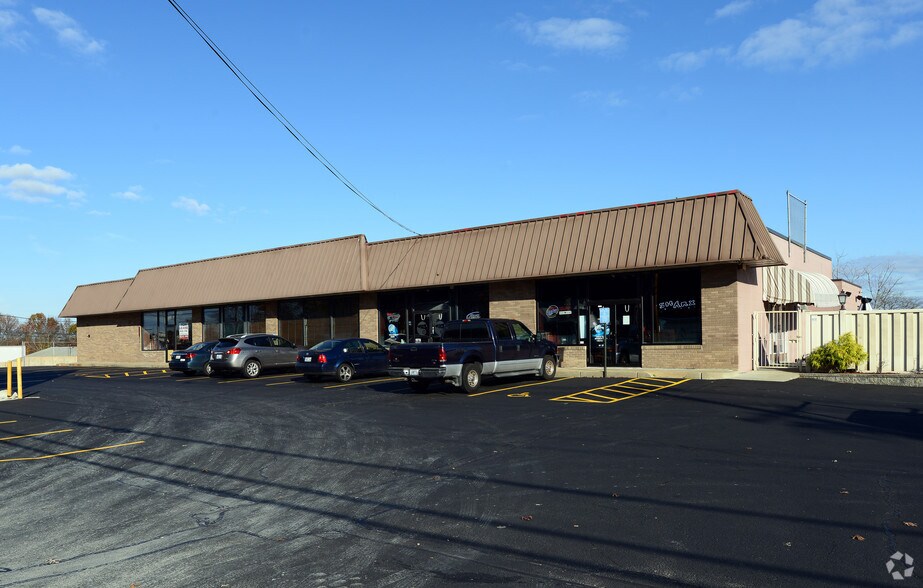 505 Atwood Ave, Cranston, RI for sale - Primary Photo - Image 1 of 1