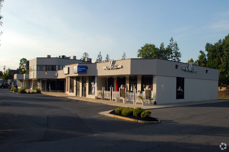 275 E Main St, Oceanport, NJ for lease - Building Photo - Image 1 of 4